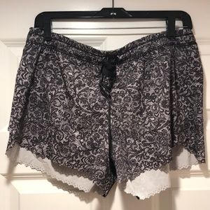 EUC Lululemon Hit It shorts size 8